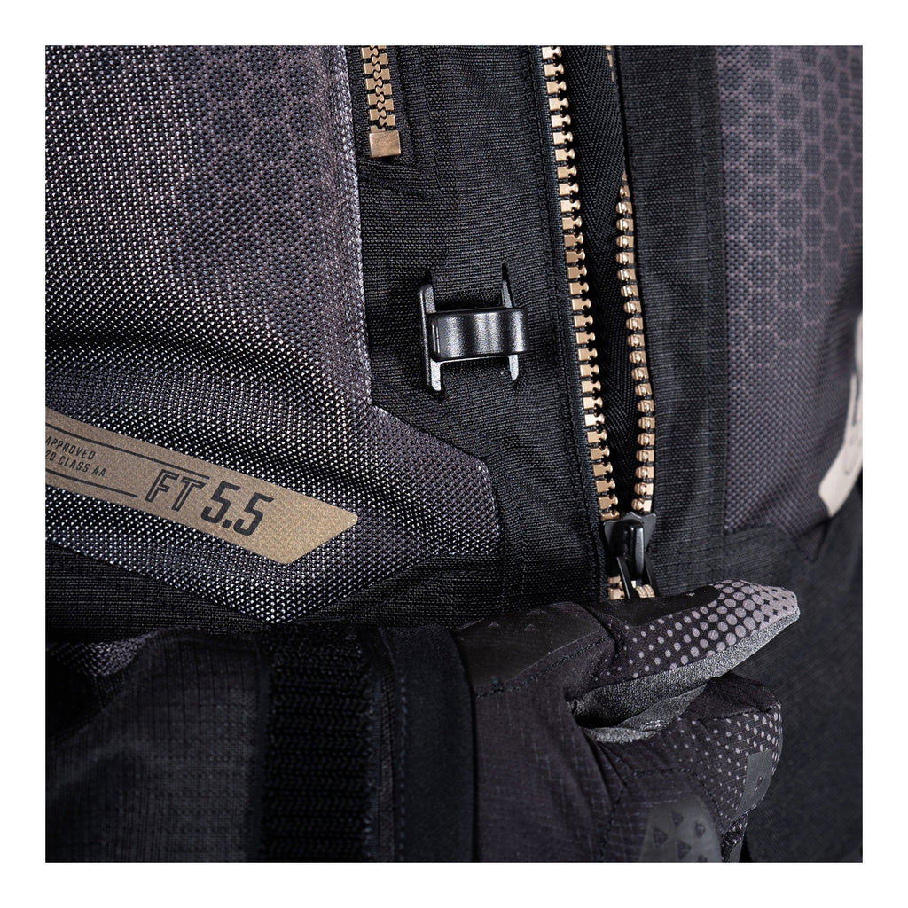 Leatt 5.5 ADV FlowTour Jacket - Stealth